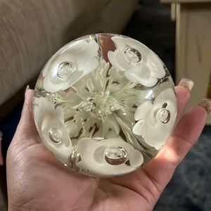 5 white flower paper weight